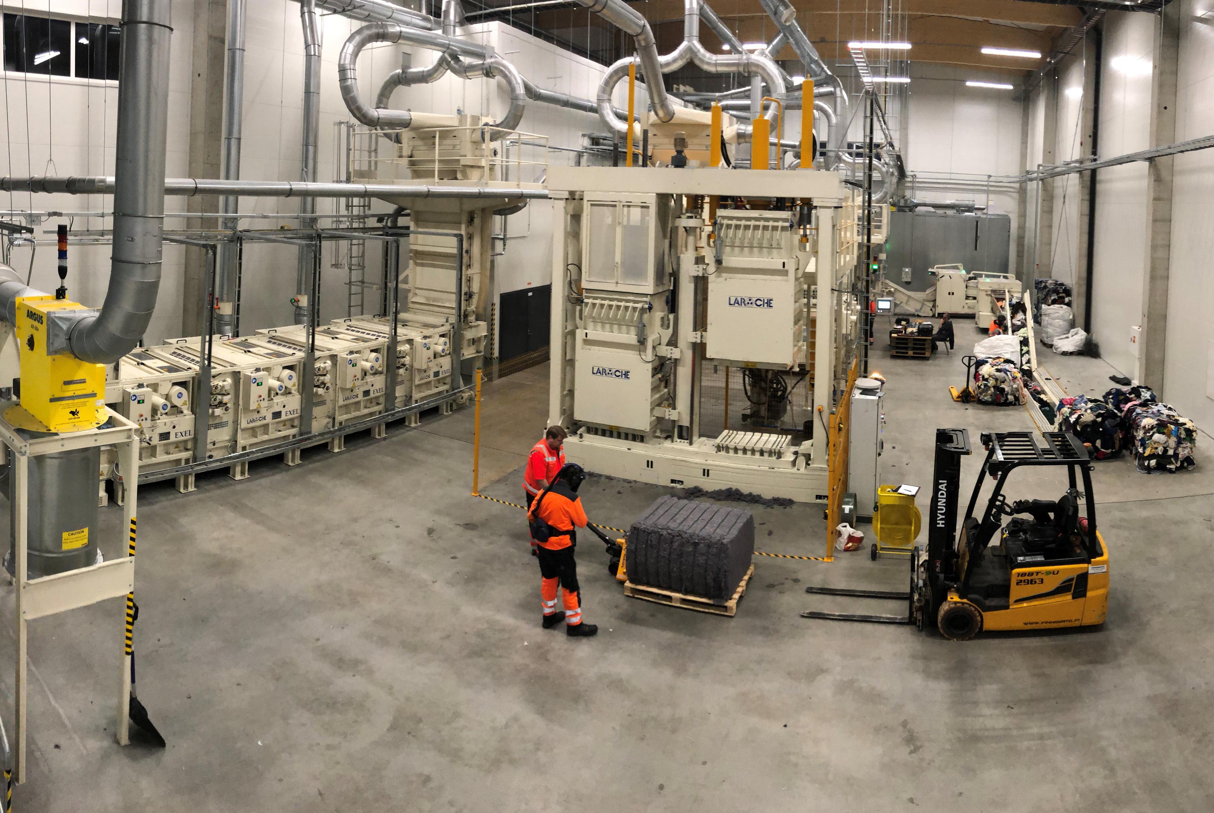 Lounais-Suomen Jätehuolto successfully starts up ANDRITZ pilot line for  post-consumer textile recycling